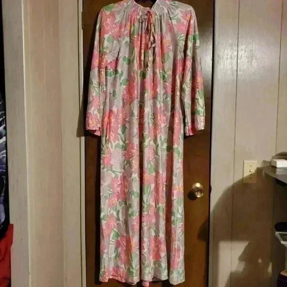 Medium Vintage JCPenney Silky Misses Robe House Coat Floral Bright - Picture 1 of 5